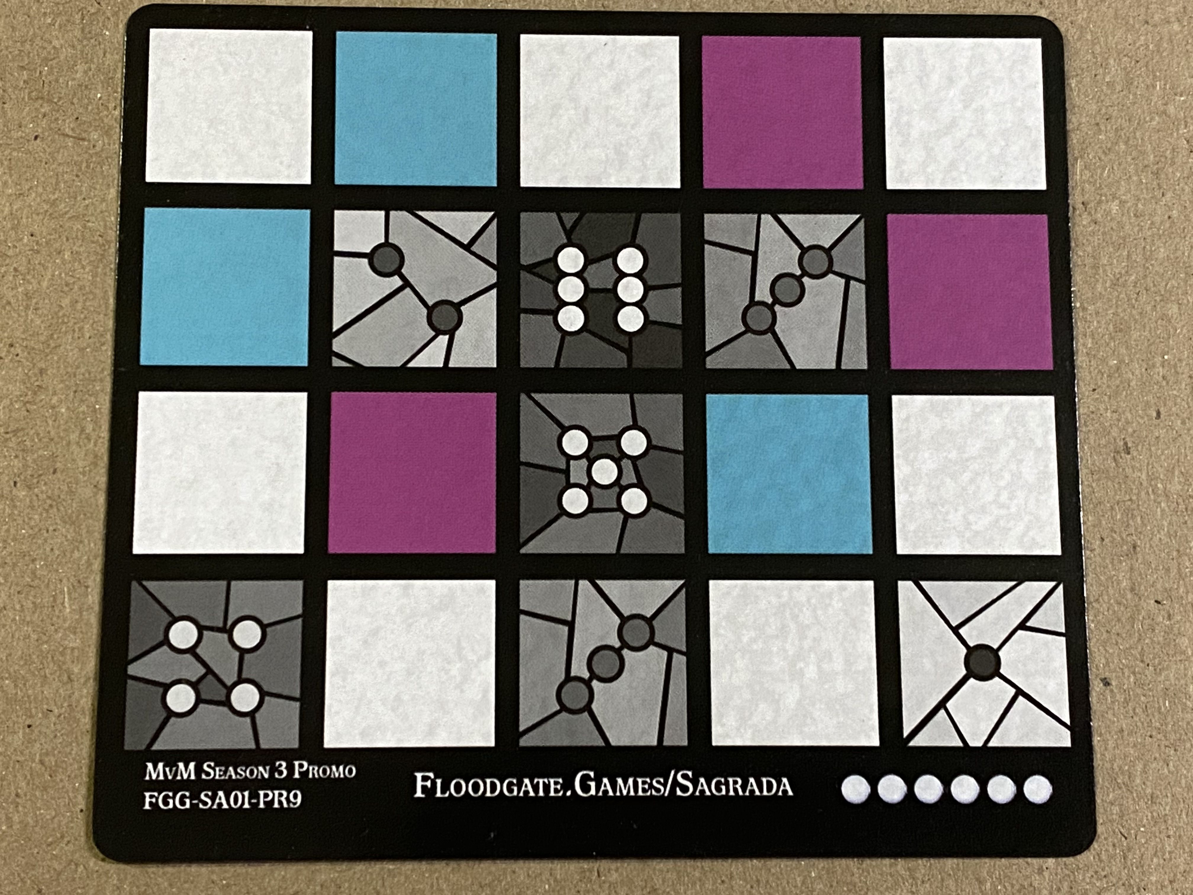 Sagrada: Promo 9 – Man Vs Meeple Window Pattern Season 3 Card